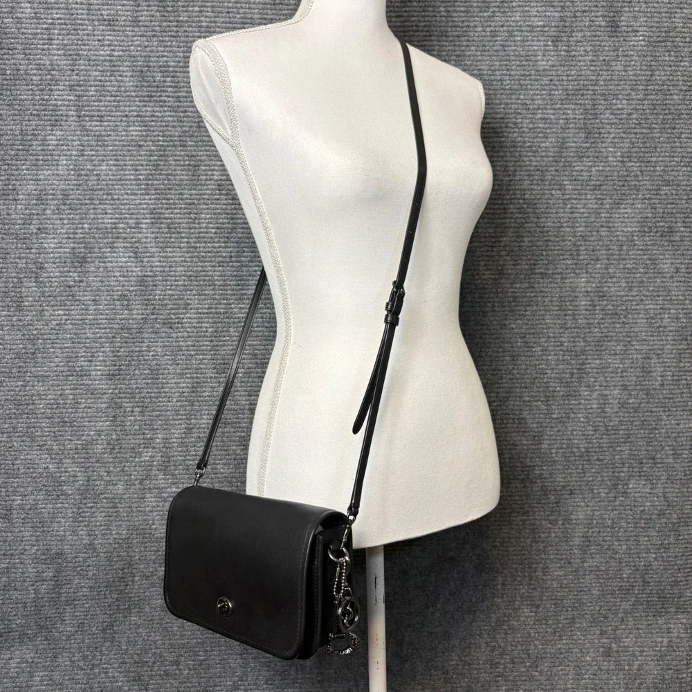 Coach Dinky Crossbody Bag Black Glovetanned Leather Turnlock Gunmetal